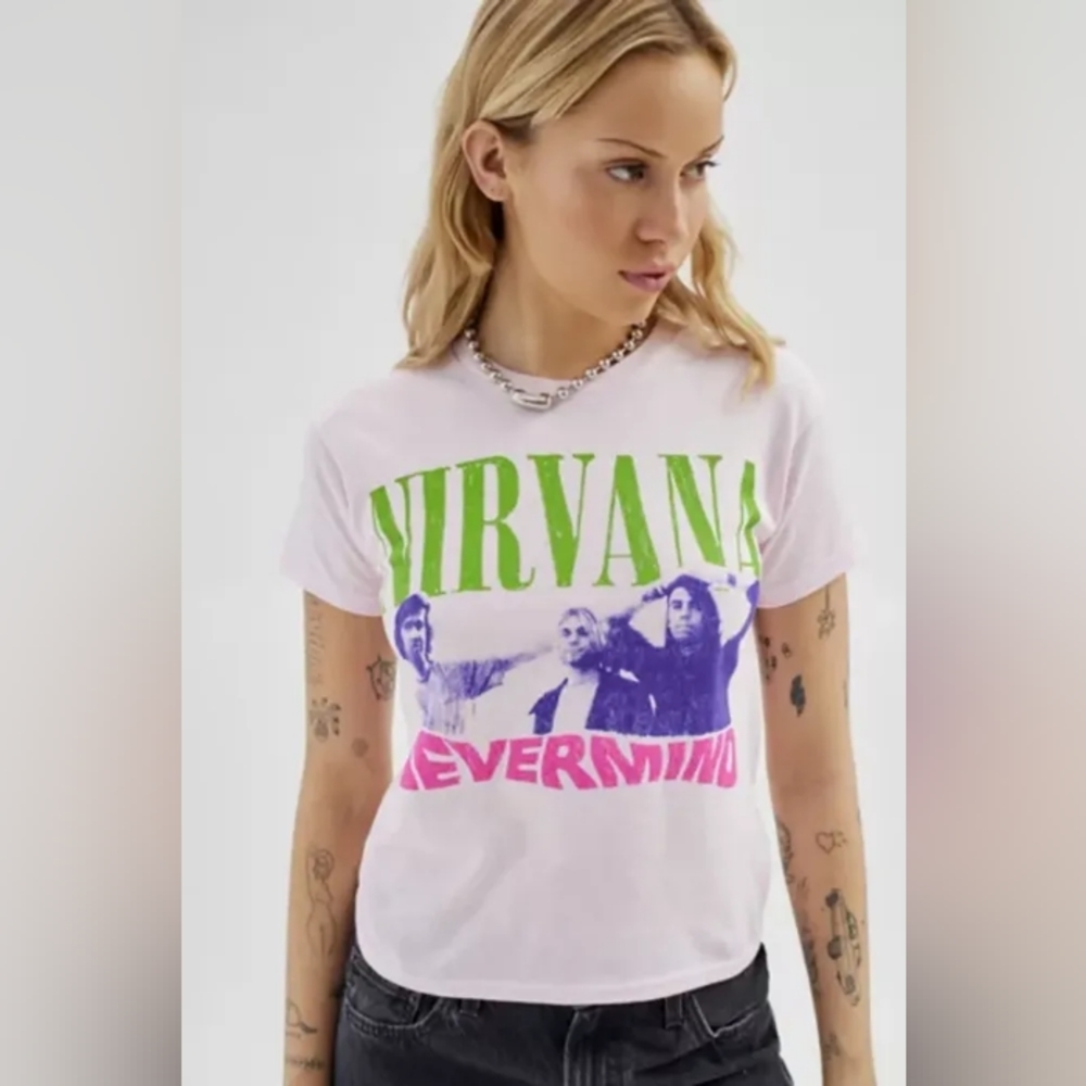 UO - Nirvana Alexa Baby Tee in Pink